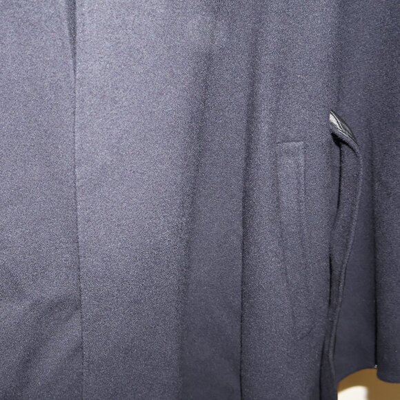 Vince Wool Cape with Leather Belt Detail – Timeless Black Elegance  US Size S - Picture 12 of 13